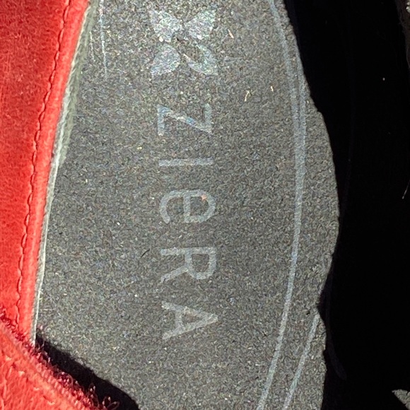 Zeira Leather Mary Jane Velcro strap sz 40 COMFORT and Stylish - Picture 3 of 7